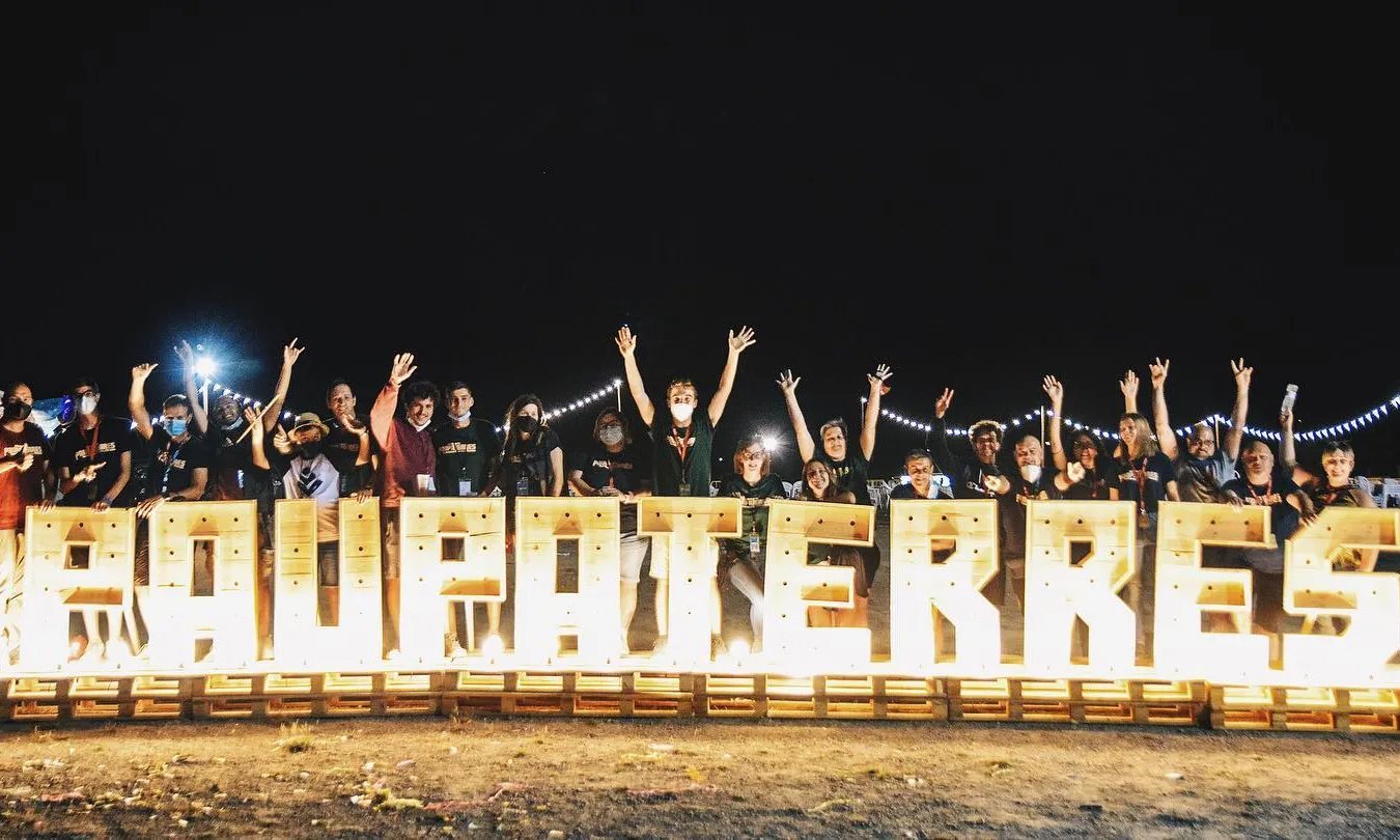 Un dels punts forts del festival Paupaterres és la participació de voluntaris i voluntàries.