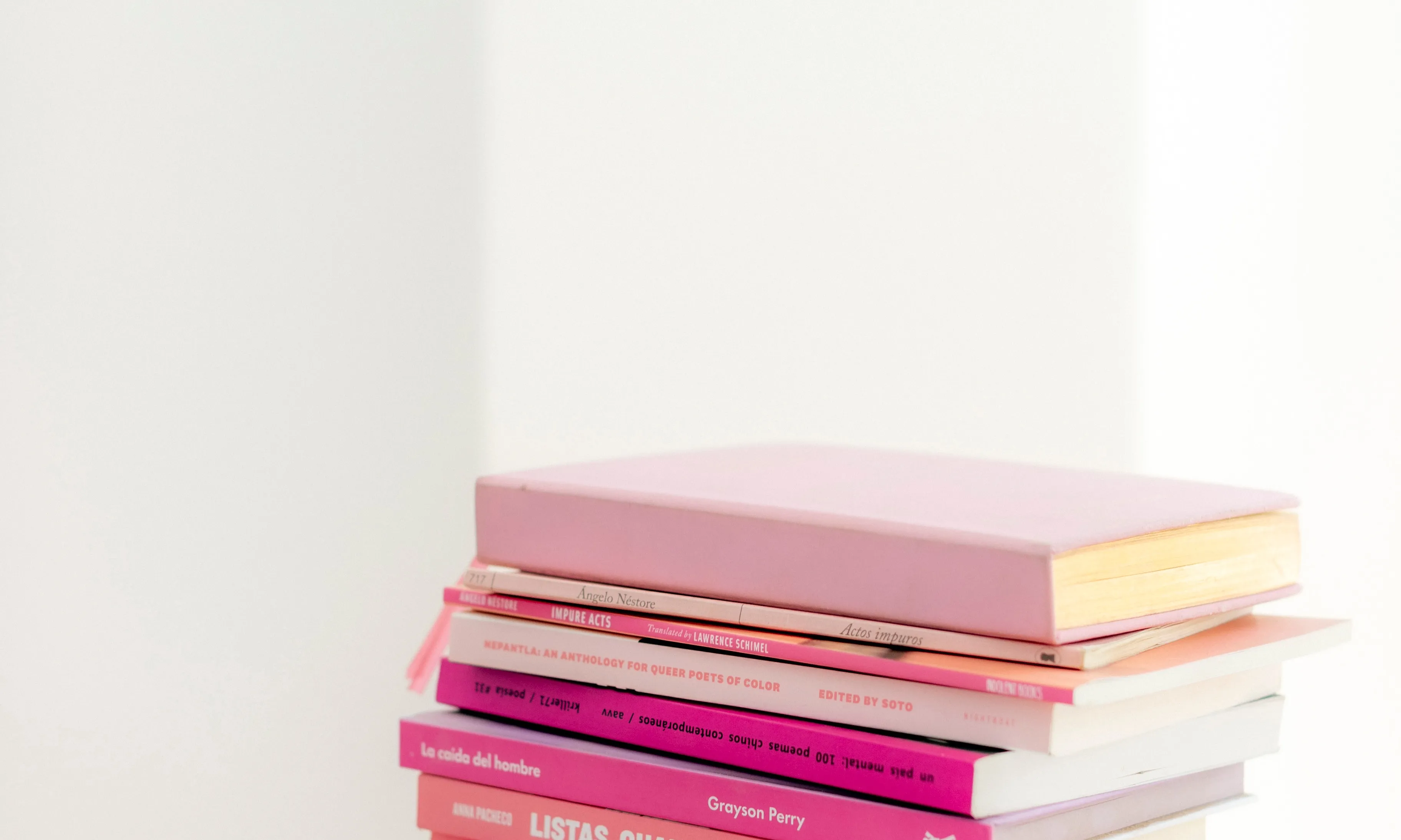 Pila de llibres. Font: Pexels - Martin de Arriba