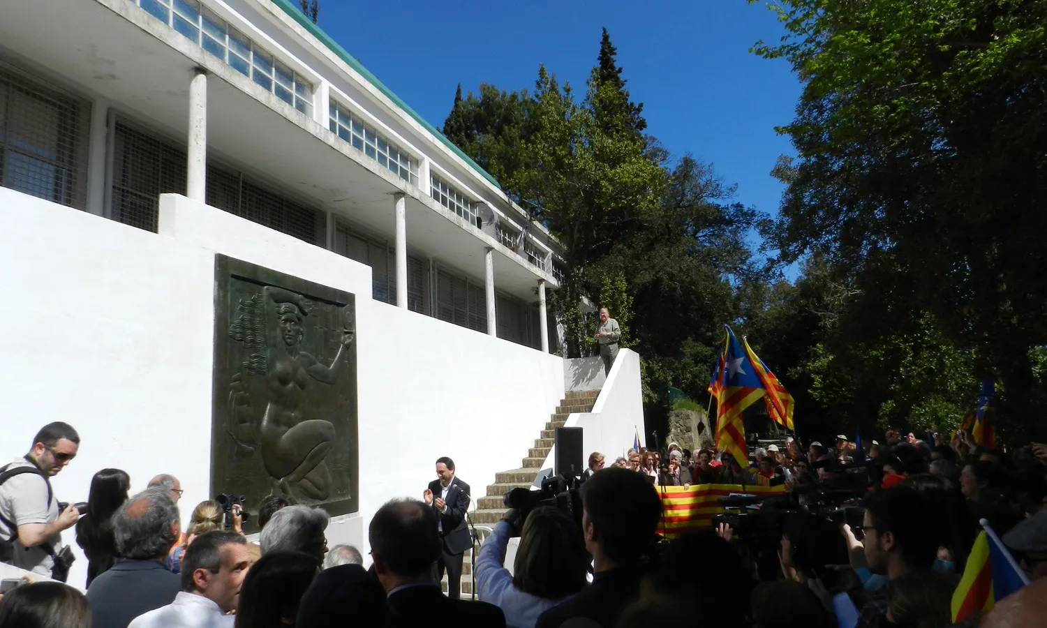 Acte de restitució del monument del 1931 per la proclamació de la República Catalana al peu de l’antena de Ràdio Barcelona, al Tibidabo el 14 d’abril de 2013.