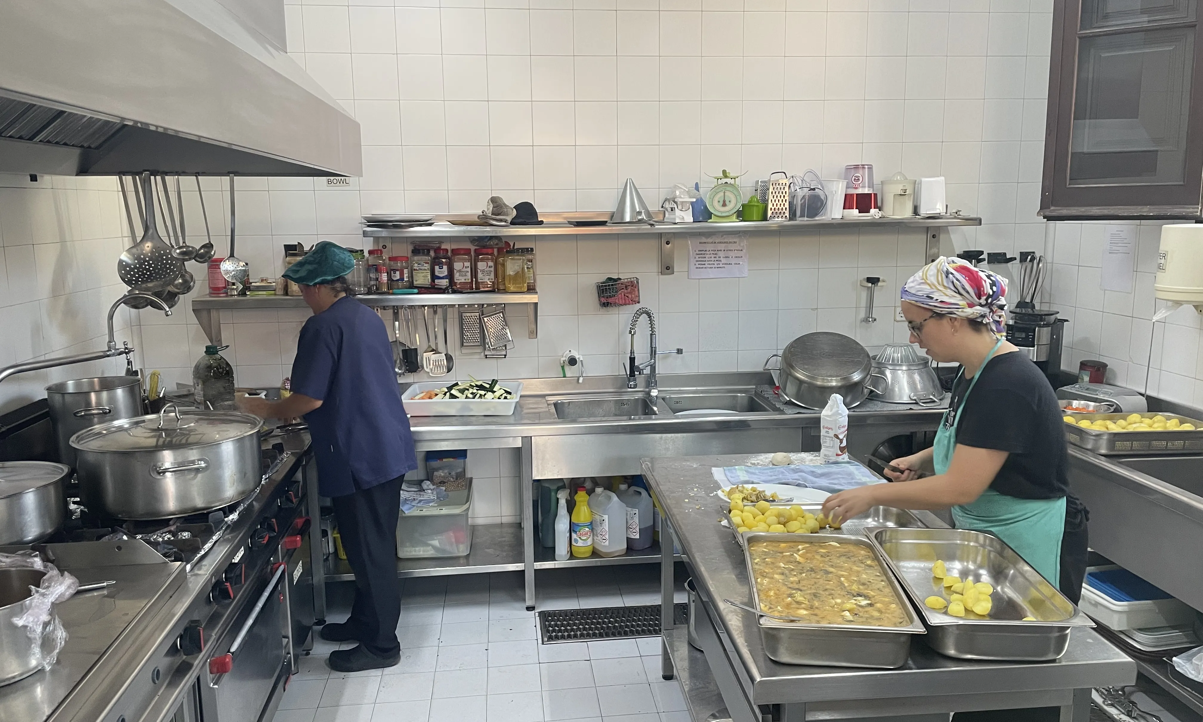 La cuina de Can Banús, a ple rendiment.