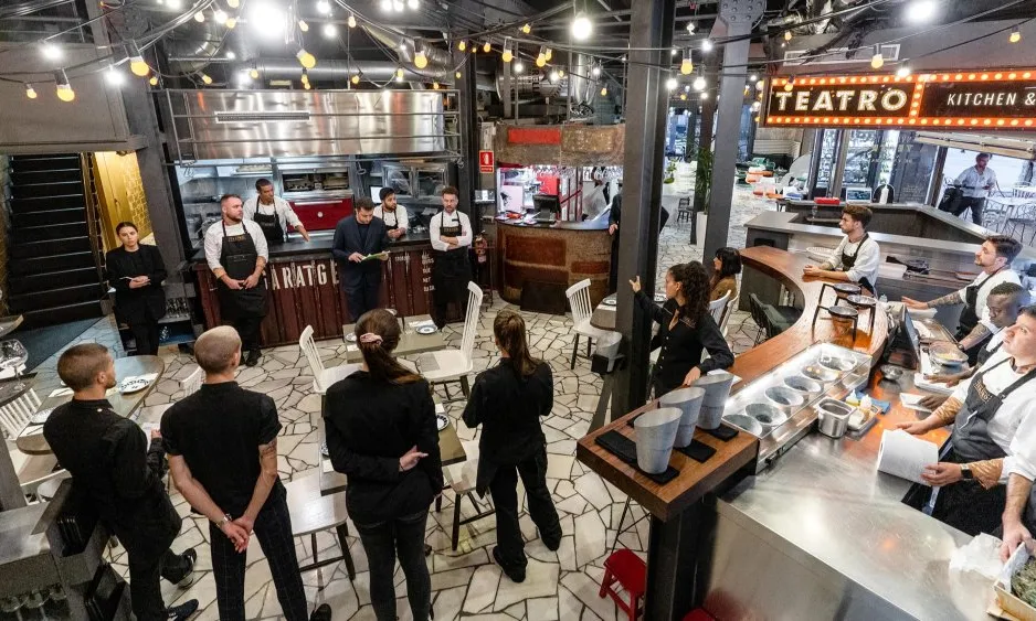 El primer d'aquests àpats solidaris es va fer a mitjan desembre al Teatro Kitchen & Bar, a Barcelona.