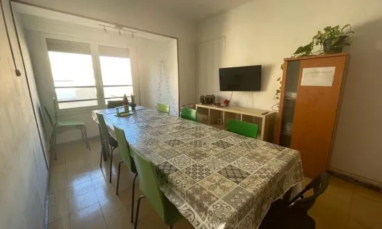 Un dels pisos terapèutics de rehabilitació i reinserció per a dones amb problemes d'addiccions de l'ATT.