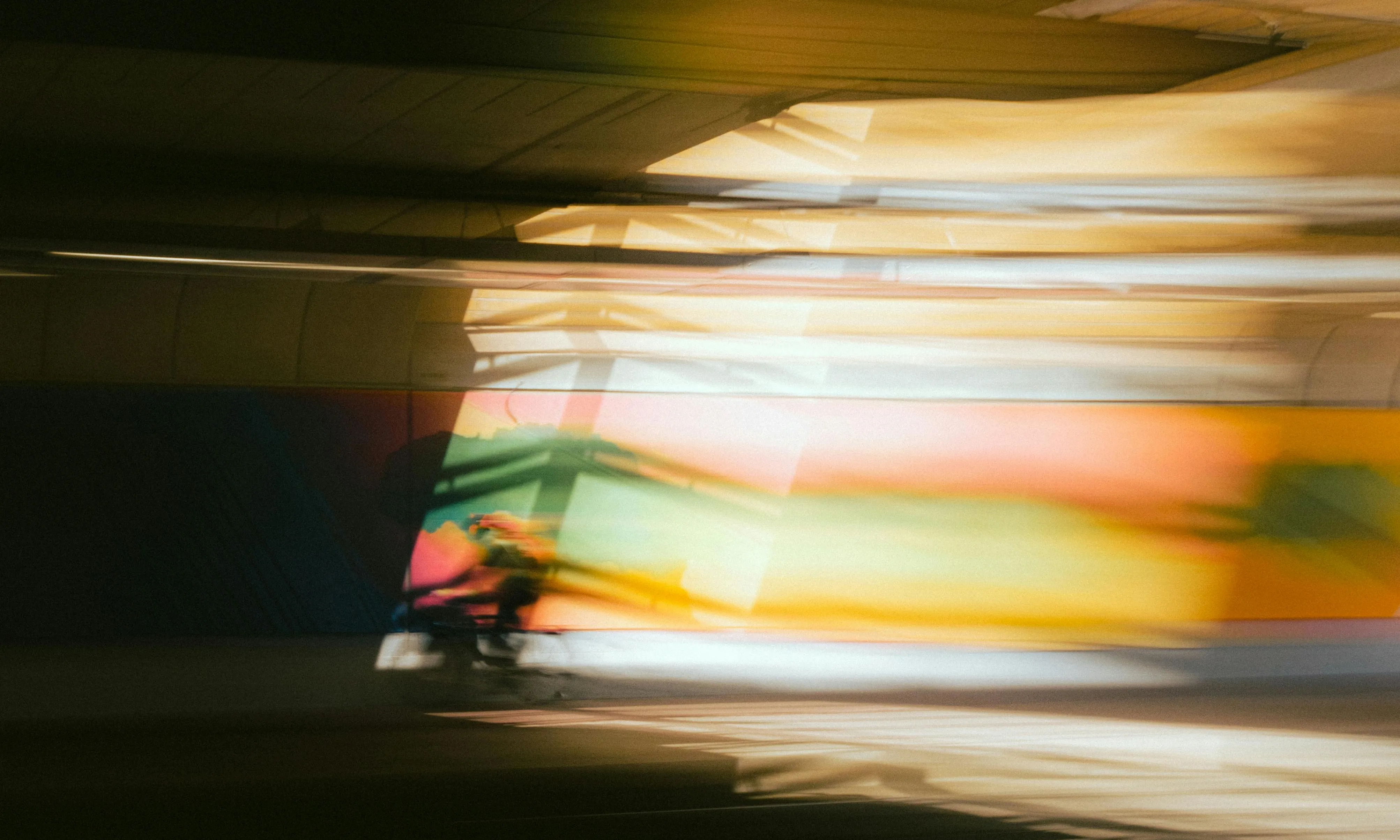 ciclista passant per un túnel. font. pexels - Florian Stein ciclista passant per un túnel. font. pexels - Florian Stein