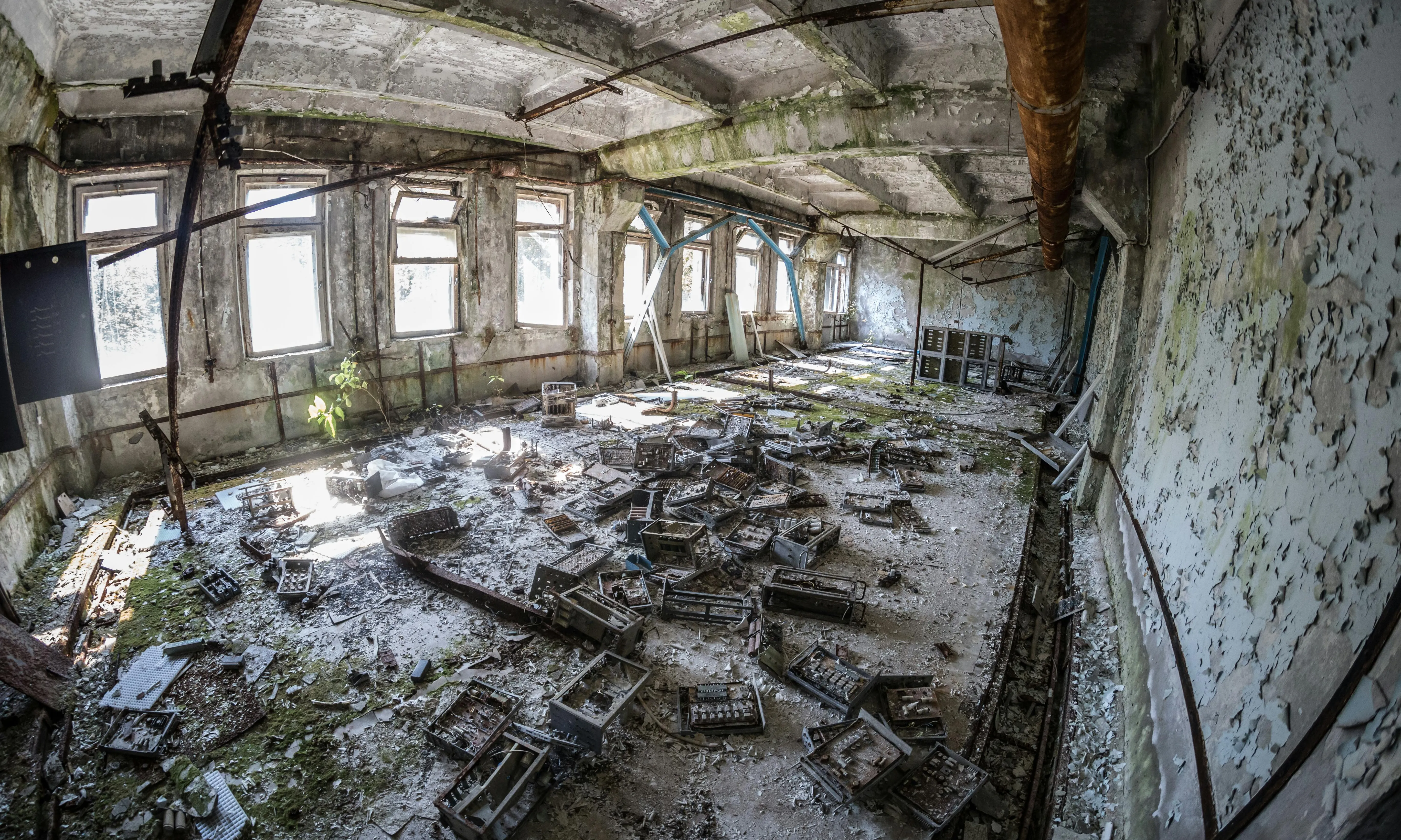 Escola destrossada per un bombardeig