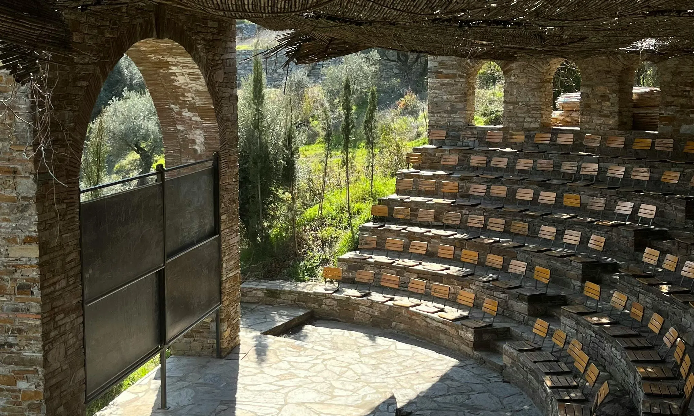 Teatre de fusta i pedra