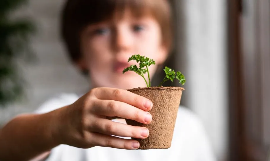 La crisi climàtica amenaça els drets fonamentals de la infància.