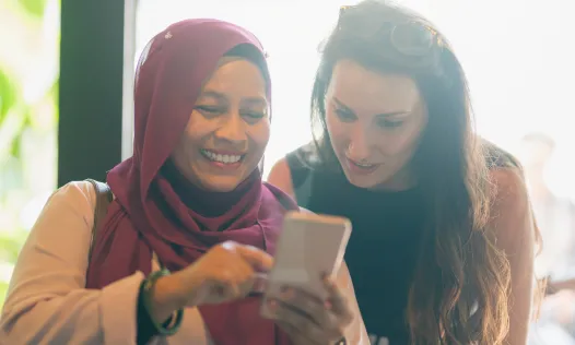 La campanya 'Totes veïnes' vol visibilitzar les dificultats per aconseguir el padró.