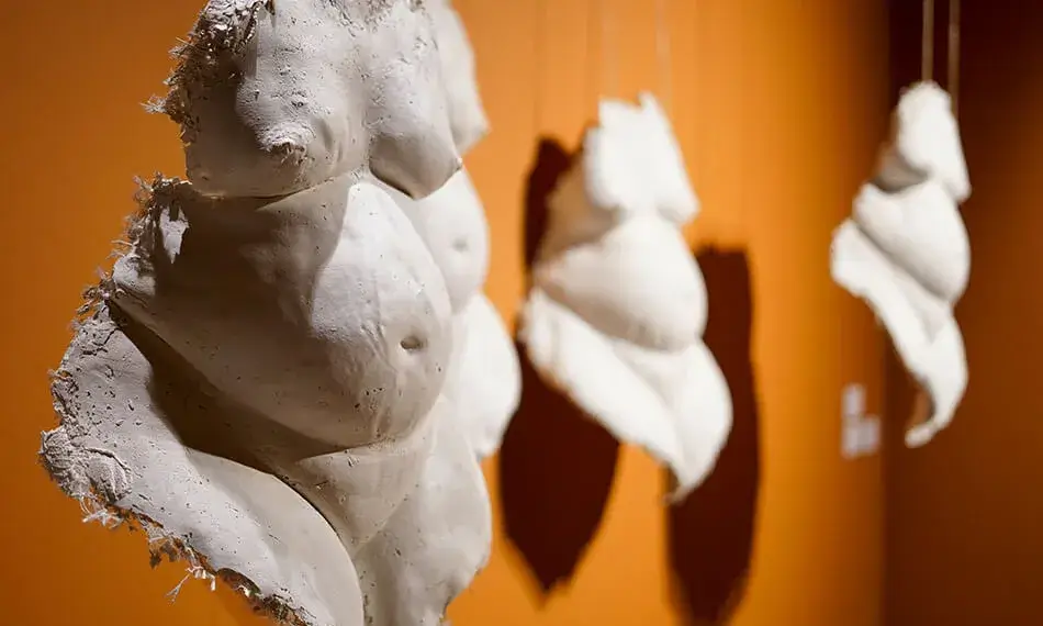 L'exposició 'Lo Fruit' recorre tres moments de la història mediterrània amb el paper de la dona com a centre.