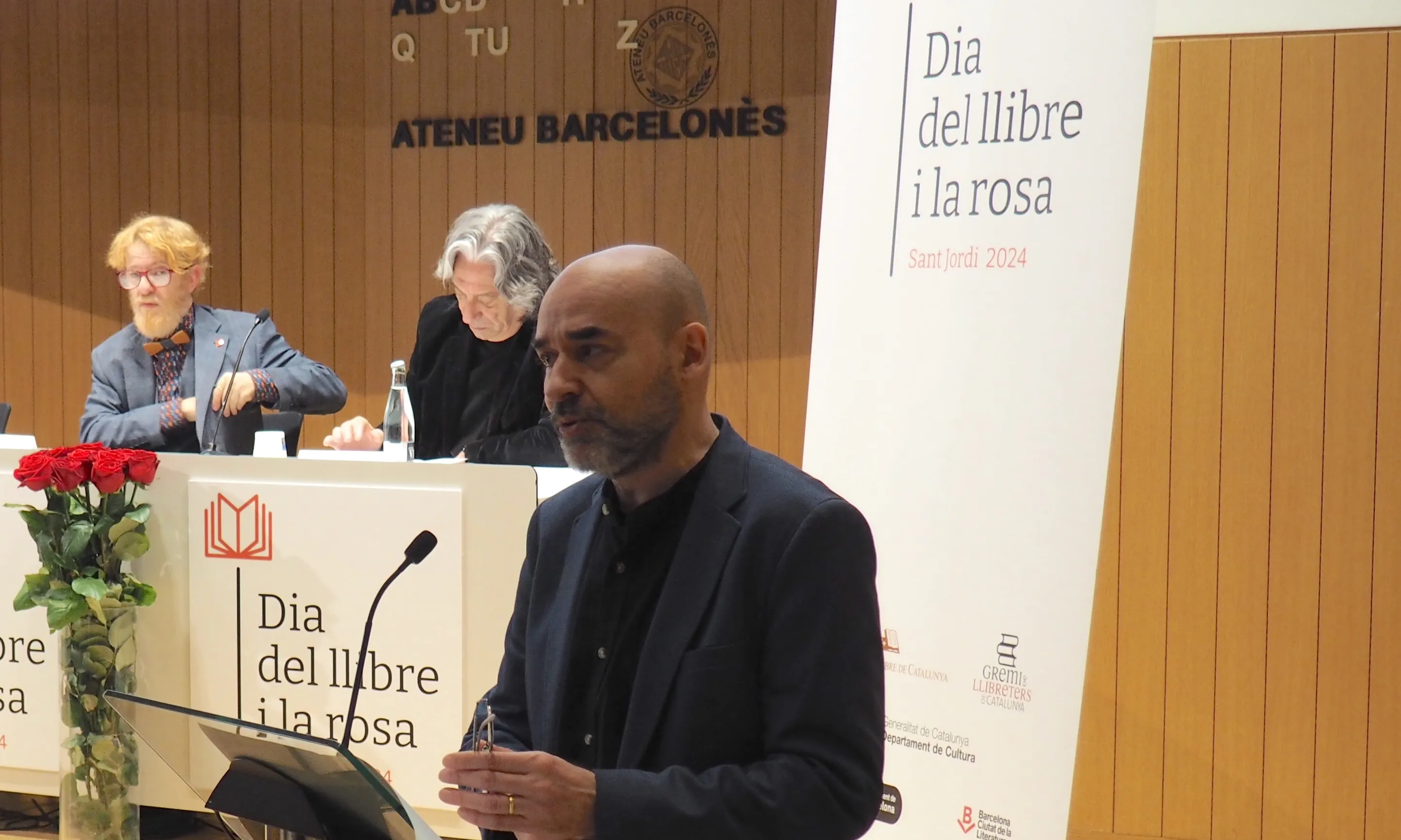 Marià Marín, president del Gremi de Llibreters de Catalunya, al faristol.