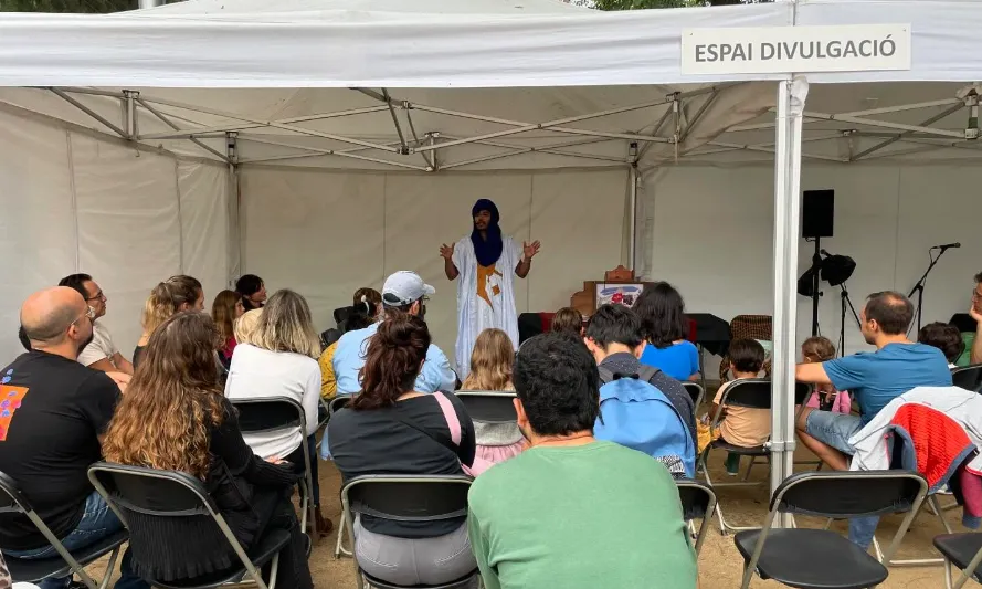 Una de les activitats de sensibilització que du a terme l'entitat és la participació en la programació de l'Associa’t, l'espai associatiu de les Festes de la Mercè. 