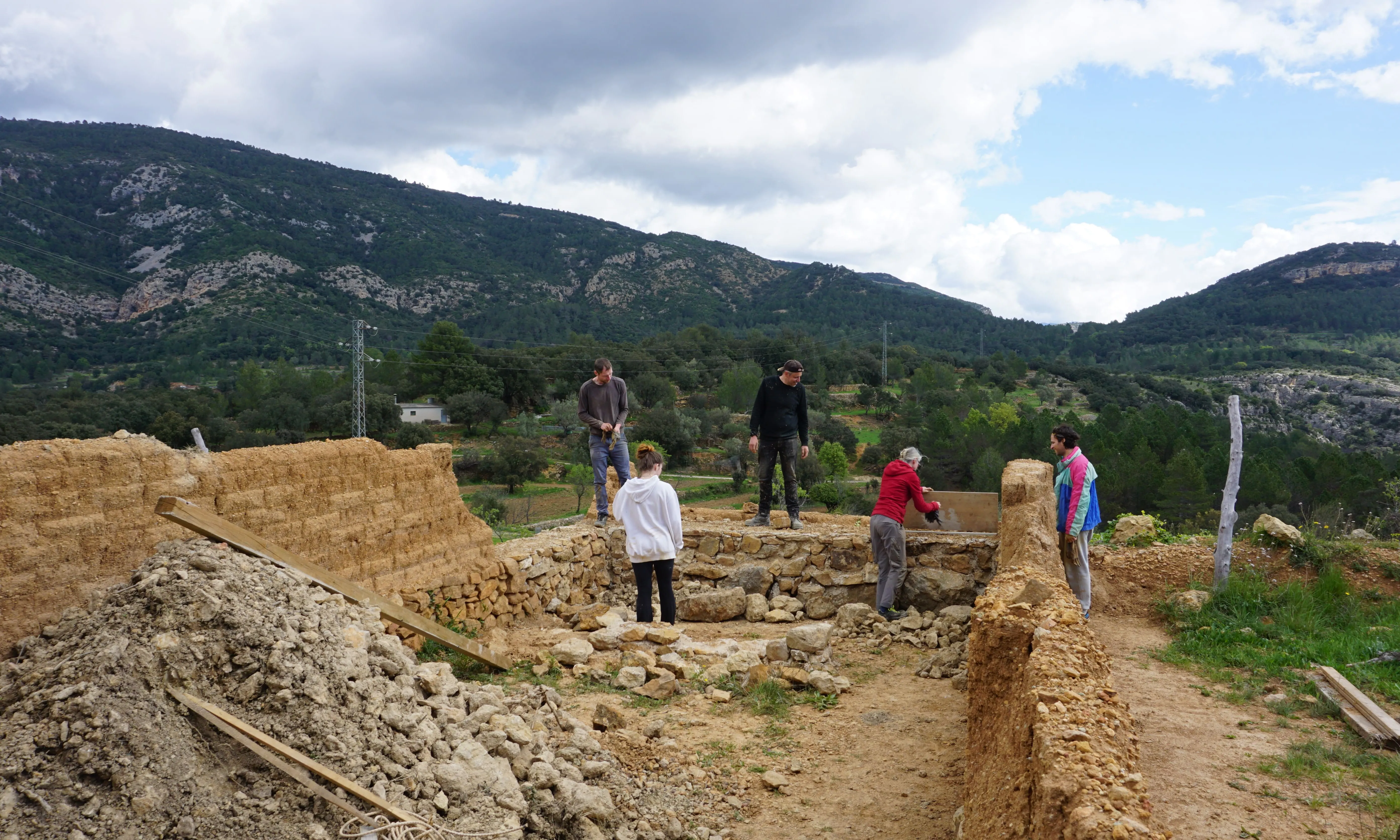 Imatges d'un dels camps de voluntariat que ofereix SCI Catalunya Imatges d'un dels camps de voluntariat que ofereix SCI Catalunya