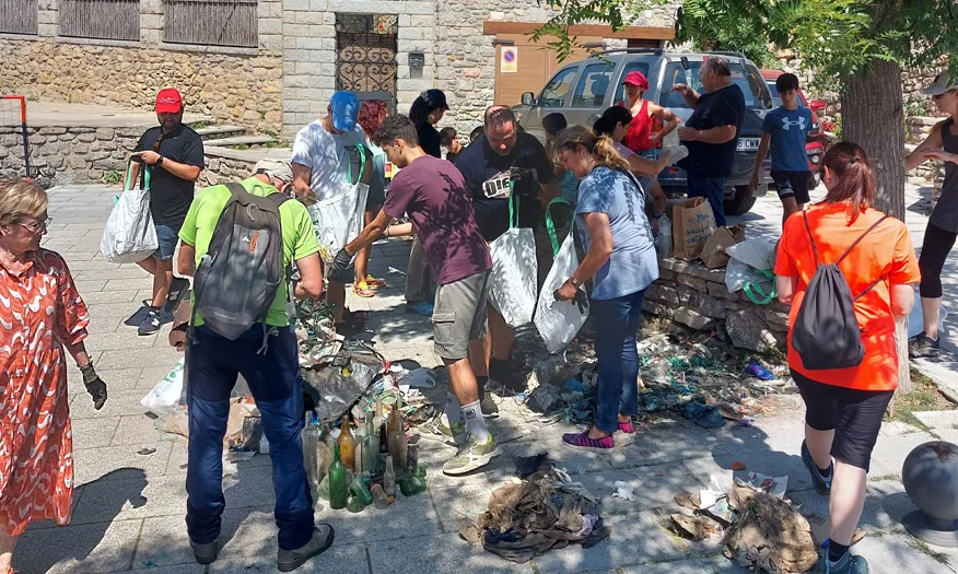 Acció de neteja organitzada pel GAM a Montellà.