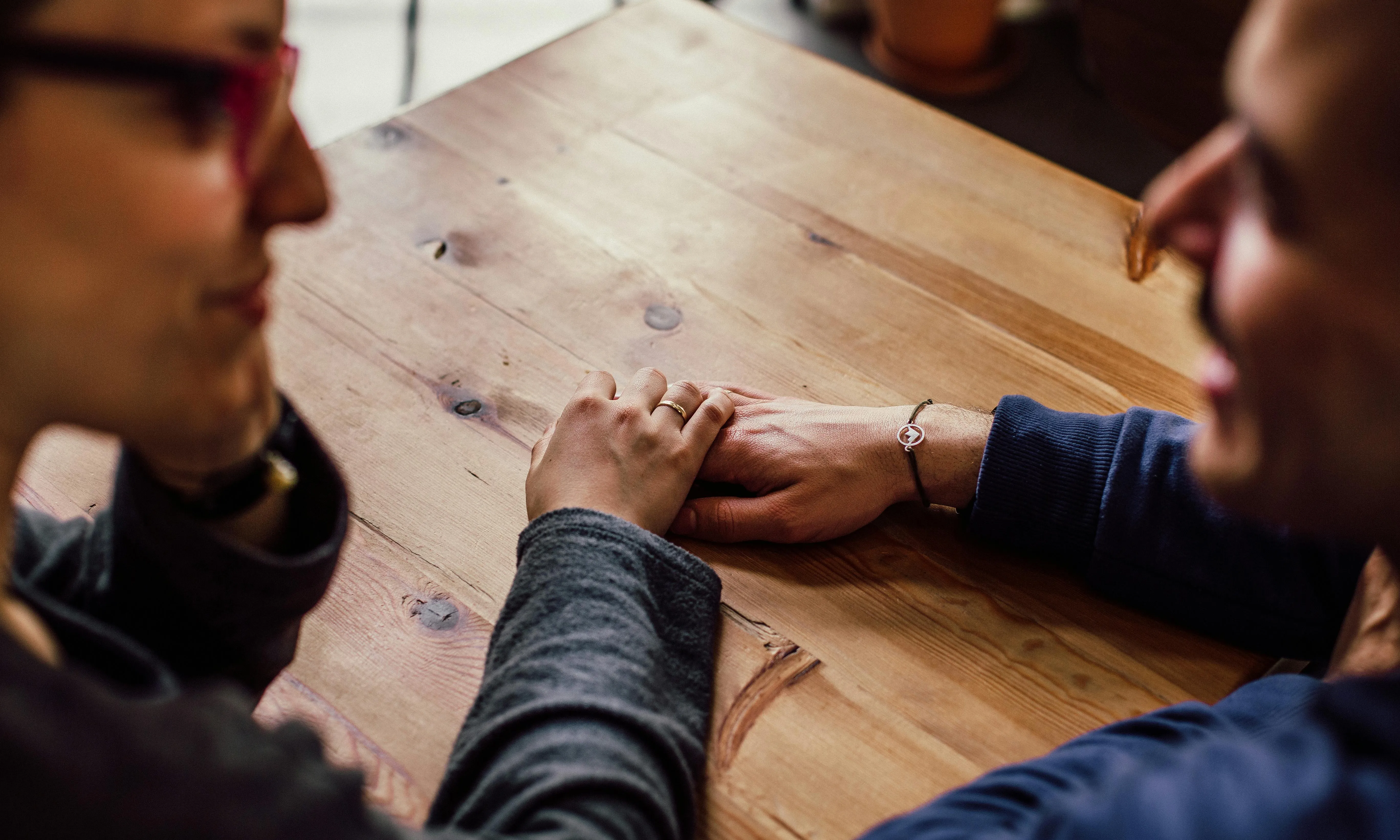 Acompanyament emocional és un projecte que dona resposta a les necessitats psicoemocionals de les persones joves participants.