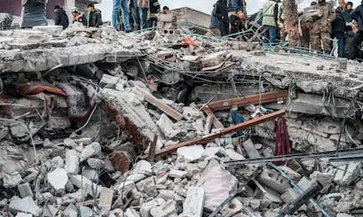 Acció humanitària Restes d'un edifici després d'un desastre natural