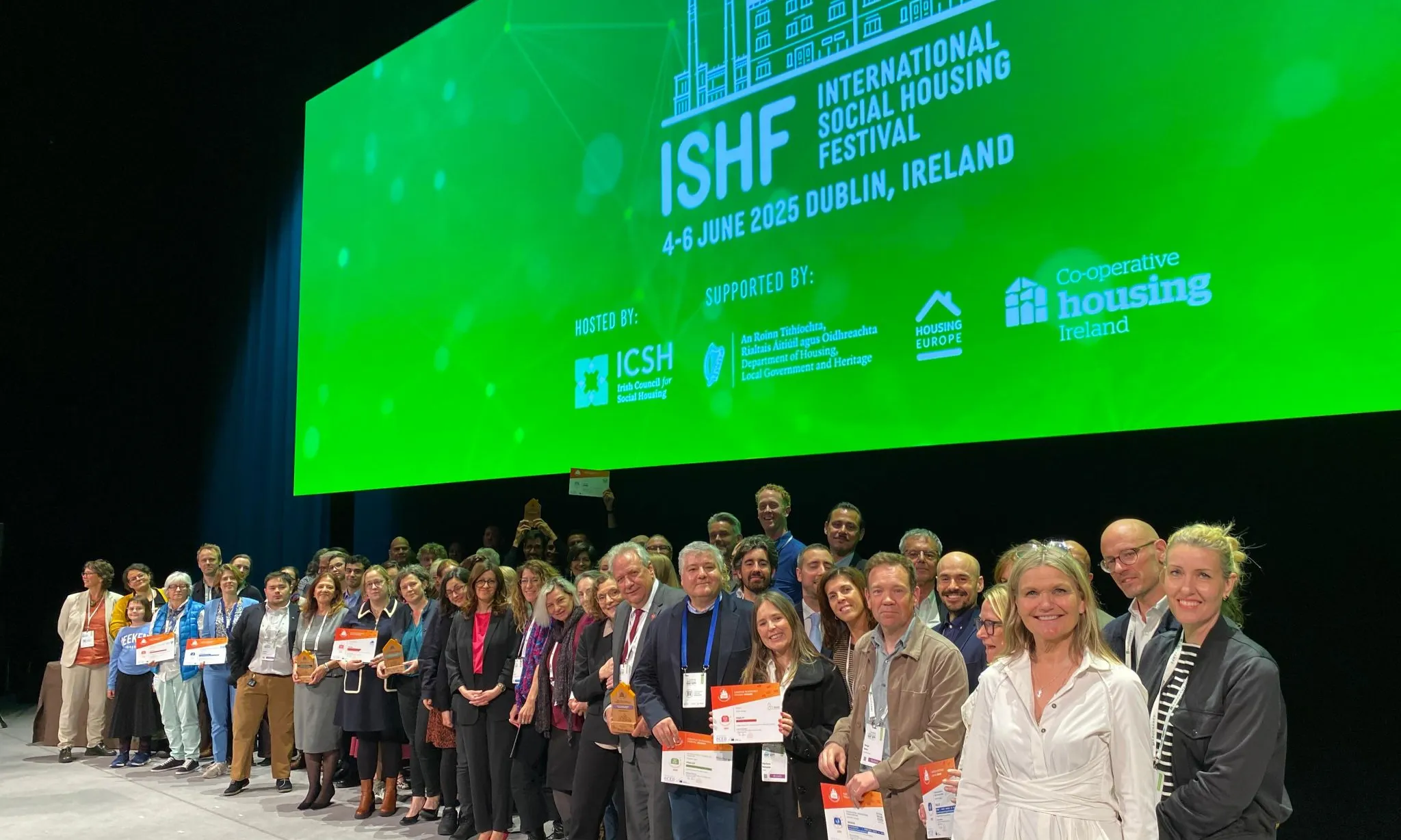 Fotografia dels assistents a l'International Social Housing Festival de Dublin