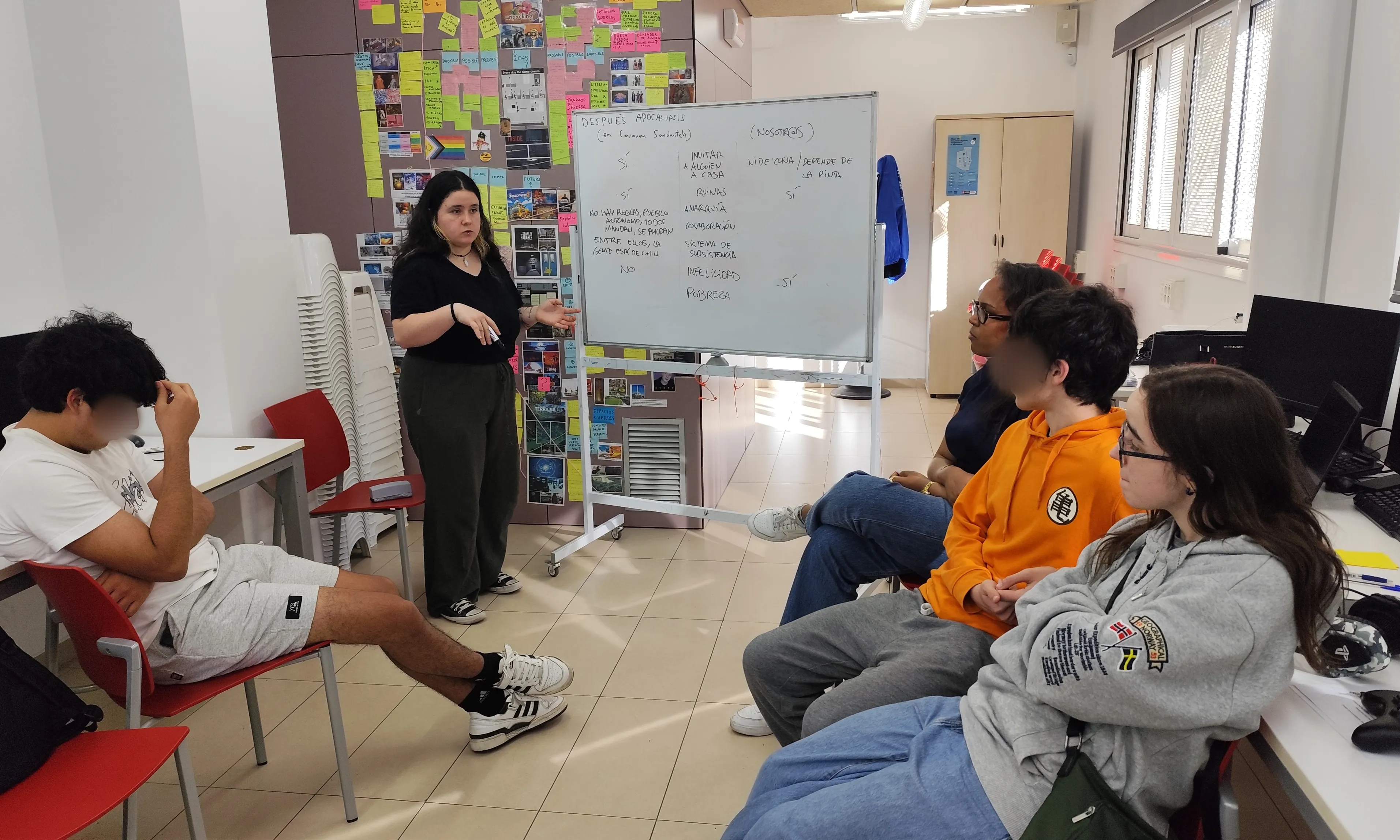 Play Utopia proposa imaginar futurs possibles i debatre'ls amb els joves del casal de barri del Besòs