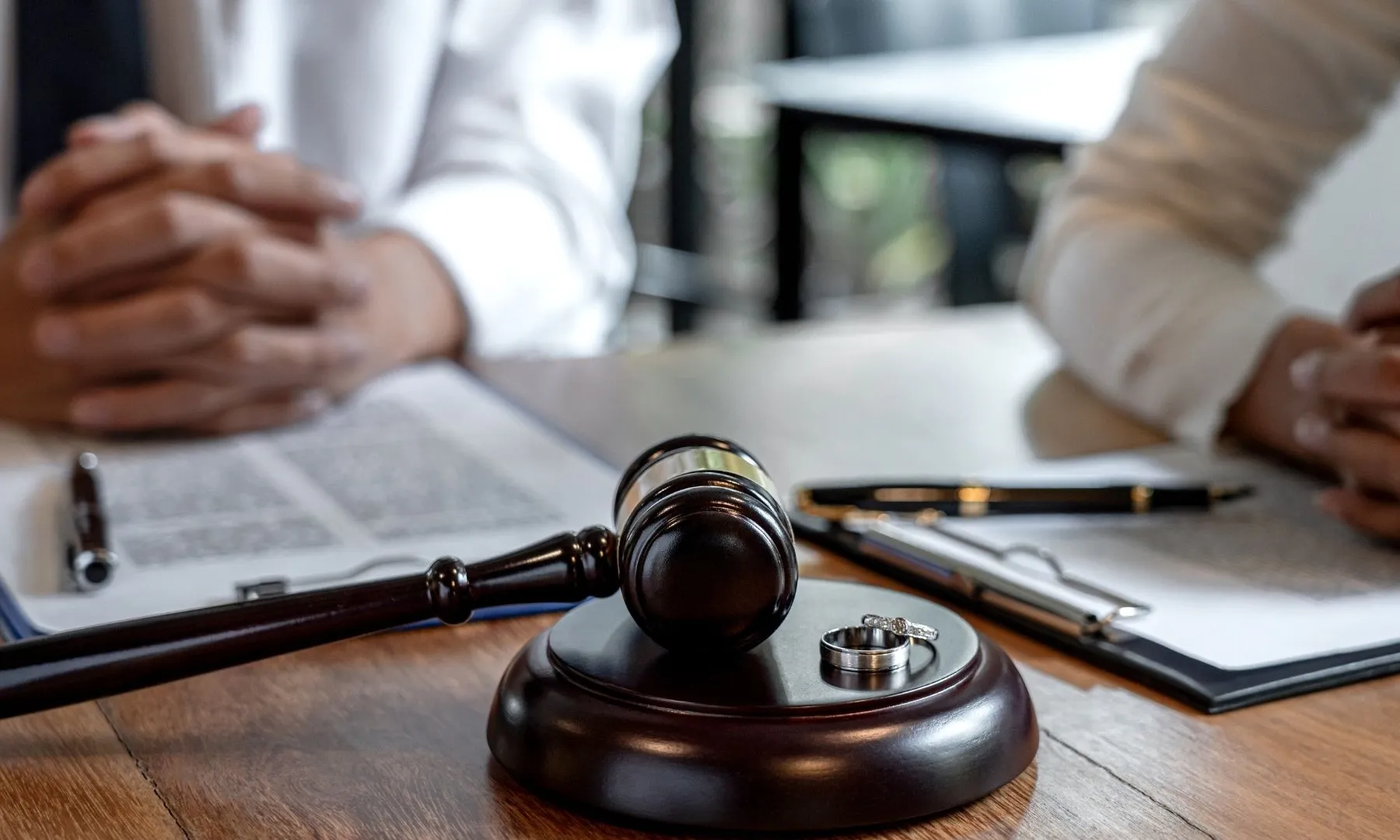 La Llei Orgànica 3/2025 estableix que les associacions que facin apologia del franquisme podran ser dissoltes judicialment, incloent-hi l’enaltiment del cop d’estat de 1936, la dictadura o els seus dirigents.