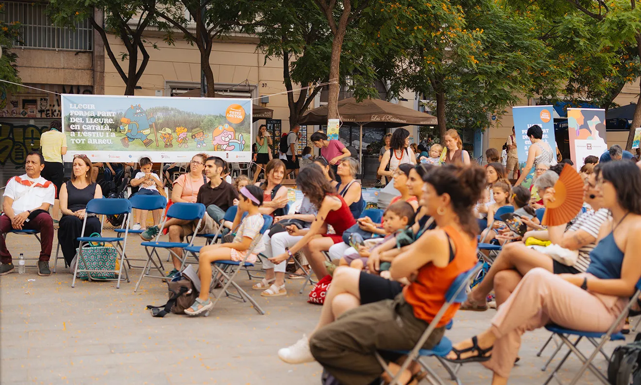 La guia també posa èmfasi en la importància dels referents lectors; monitors, educadors tot involucrant a les families