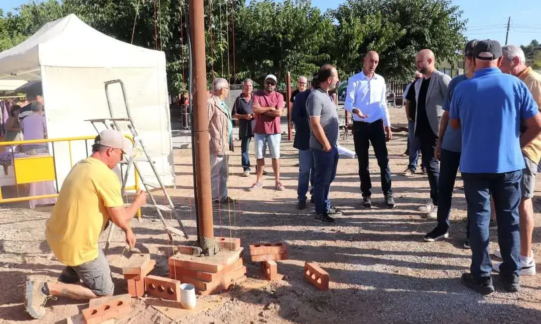 La trobada ha posat en valor els oficis tradicionals de la construcció artesanal i el paper de les associacions locals.