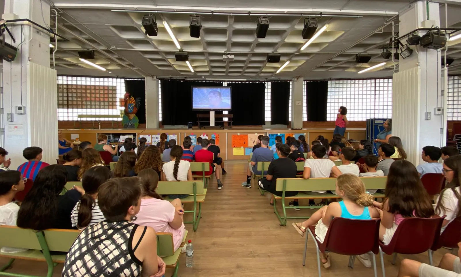 A través dels seus projectes, l'ACPP ha visitat centres com l'Institut Baldiri Guilera, al Prat de Llobregat.