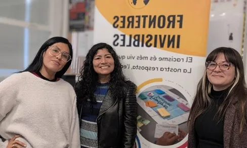 Fronteres Invisibles impulsa projectes educatius com un joc de taula o un escape room per combatre el racisme i els prejudicis.