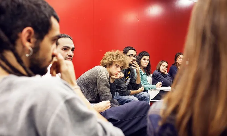 Reunió d'un grup de joves de diferents entitats