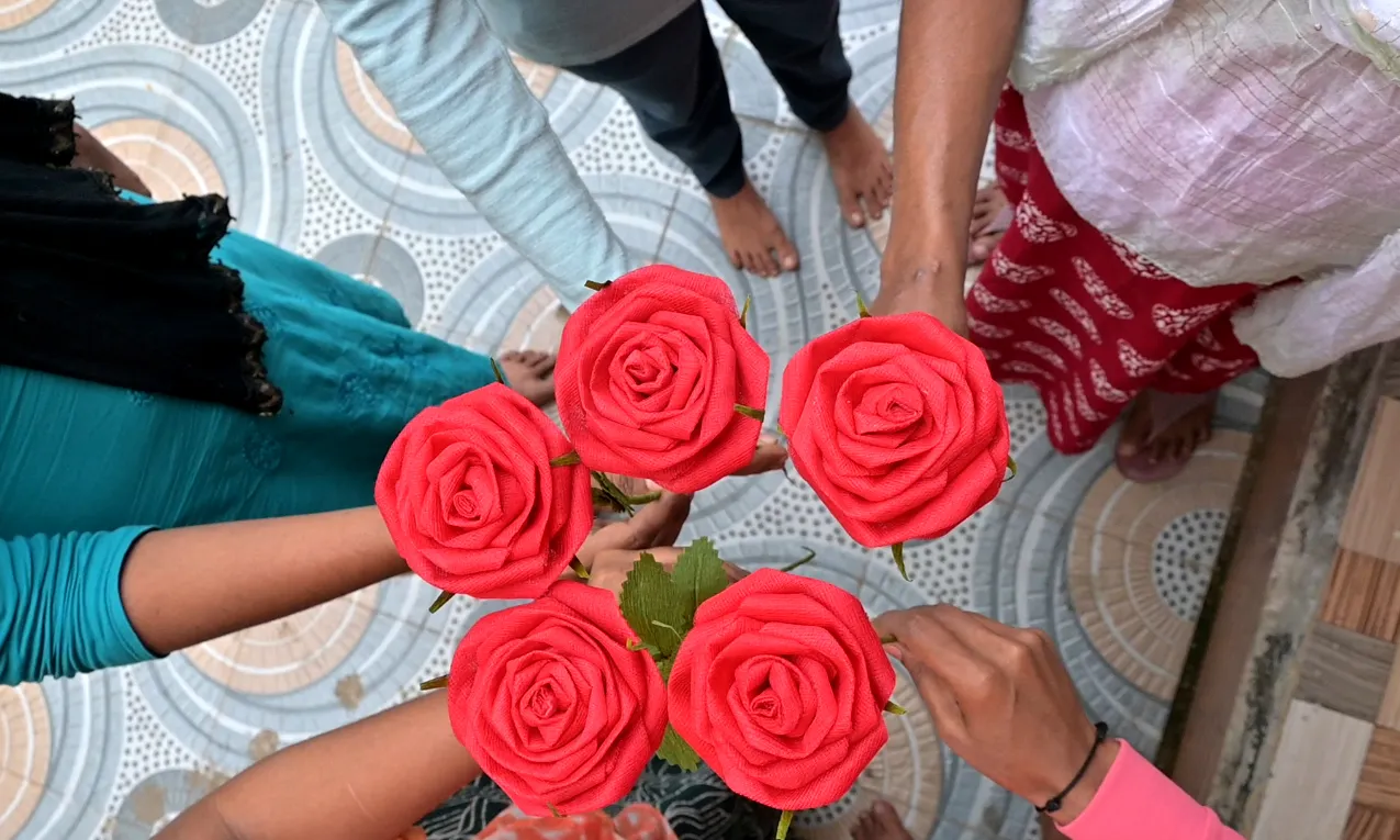 La campanya de Sant Jordi que impulsa Sonrisas de Bombay destinarà els beneficis a Udaan.
