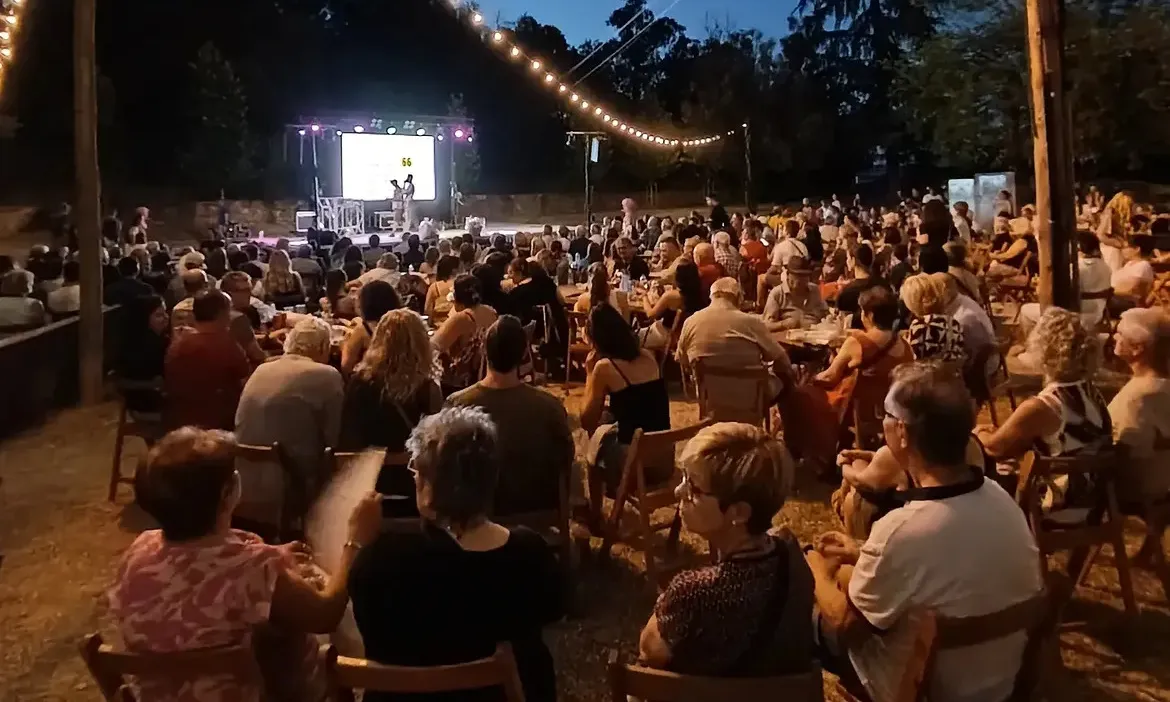 L’entitat combina la defensa dels interessos del barri amb una quinzena d’activitats, serveis d’acompanyament i iniciatives per recollir la veu de les veïnes.