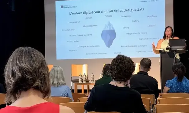 Sandra Gómez, de la Fundació Ferrer i Guàrdia, durant la jornada.