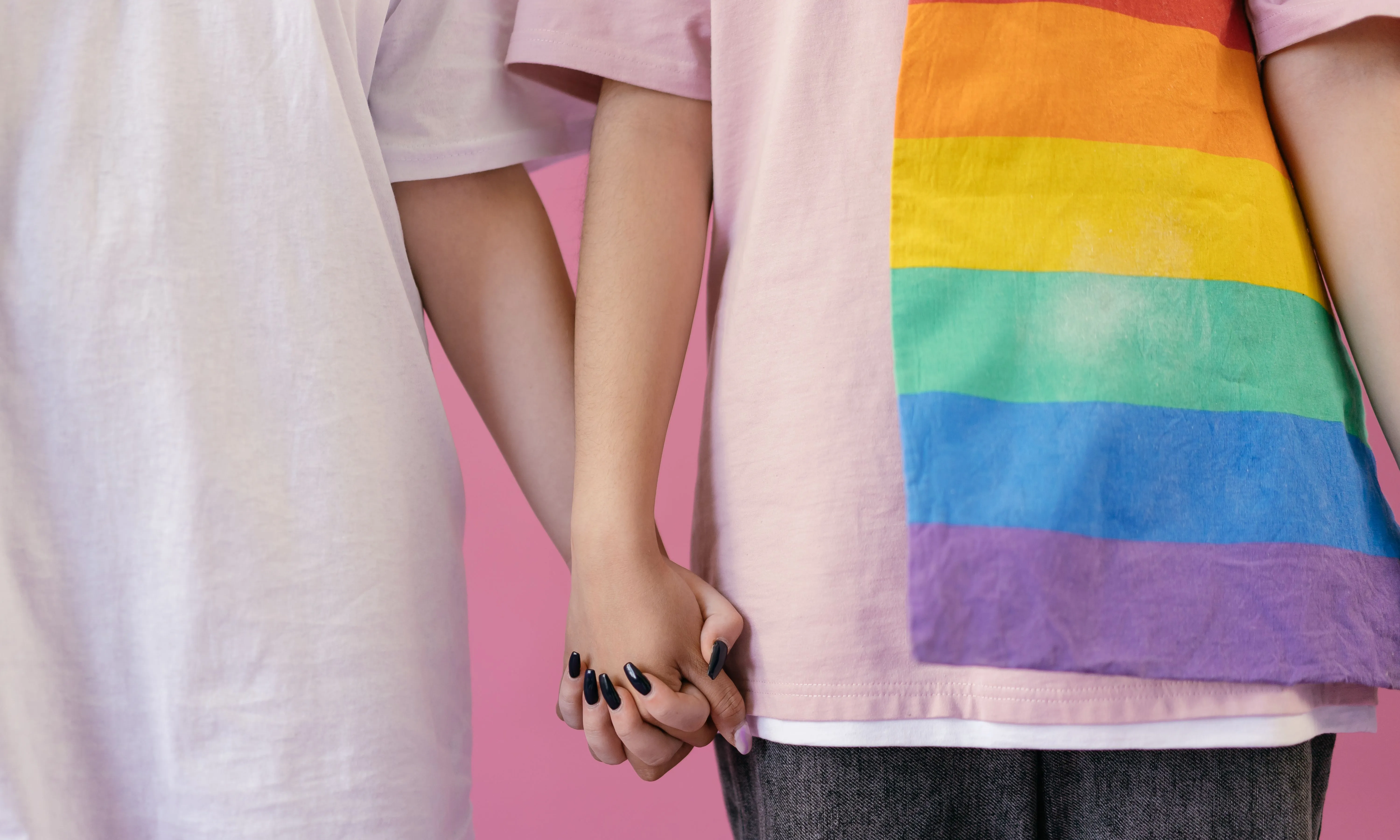 L’informe conclou que l’LGTBIfòbia és estructural i reclama més prevenció.