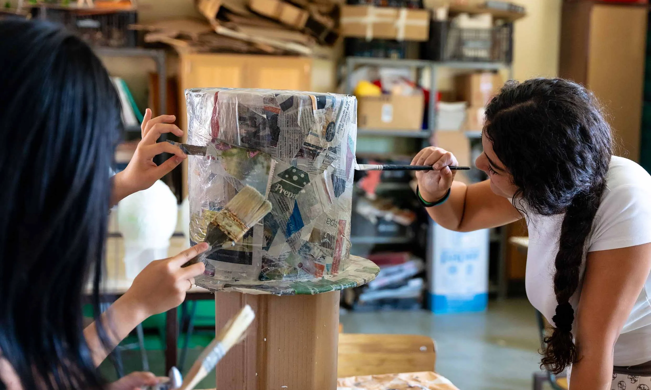 El projecte vol reforçar els vincles entre escoles, famílies, entitats i equipaments i donar continuïtat al treball comunitari als barris.